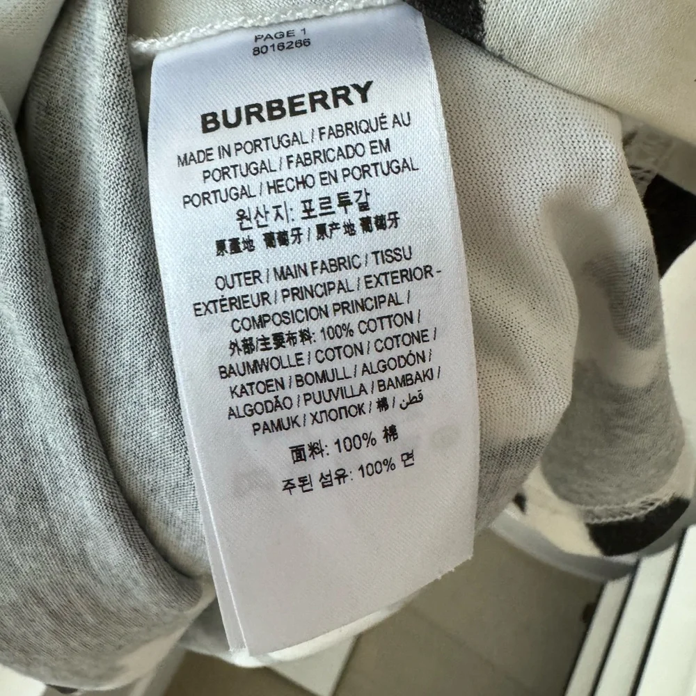Burberry LOGO DETAIL COW PRINT COTTON OVERSIZED T-SHIRT IN BLACK - Picture 8 of 10